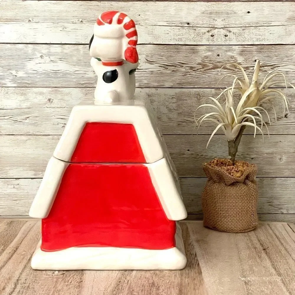 NWT Adorable Peanuts Snoopy Dog House Ceramic white Red Big Christmas Cookie Jar